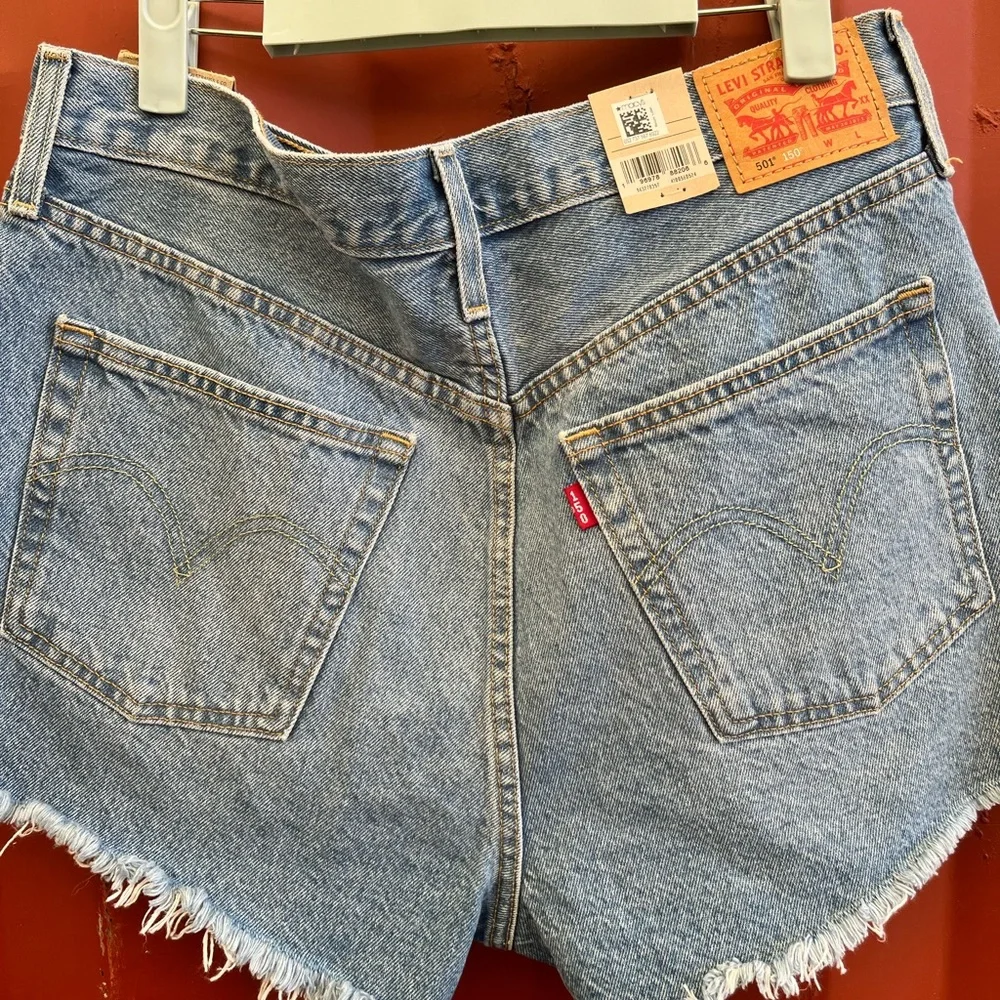 SOLD. Levi’s 501 Women’s Cutoff Shorts NWT - Picture 2 of 3